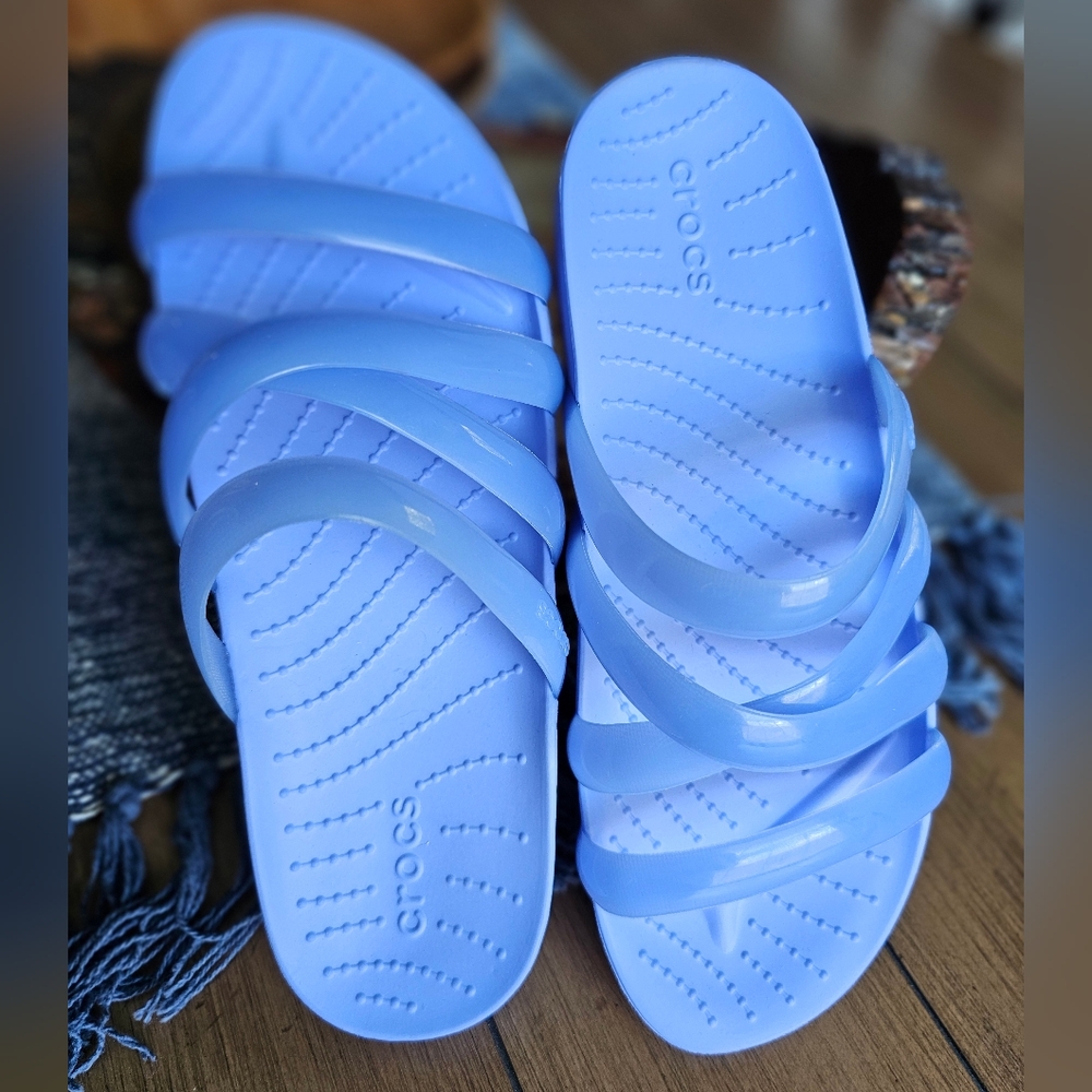 CROCS Splash, glossy, strappy sandals in Moon jelly purple. Size W7/ M5